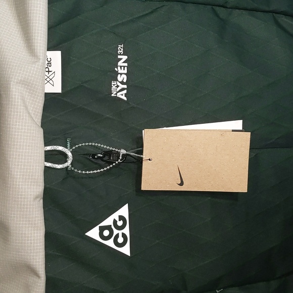 Nike ACG Aysen 32L Hiking Backpack, Vintage Green/Grey, New With Tags - Picture 3 of 5